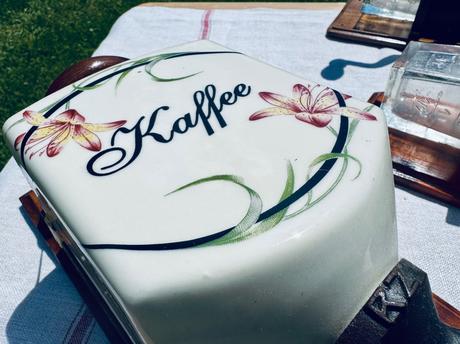 Starožitný porcelánový mlynček na kávu,