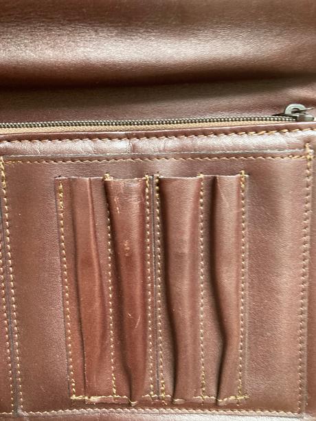 Hnedá kožená aktovka, 