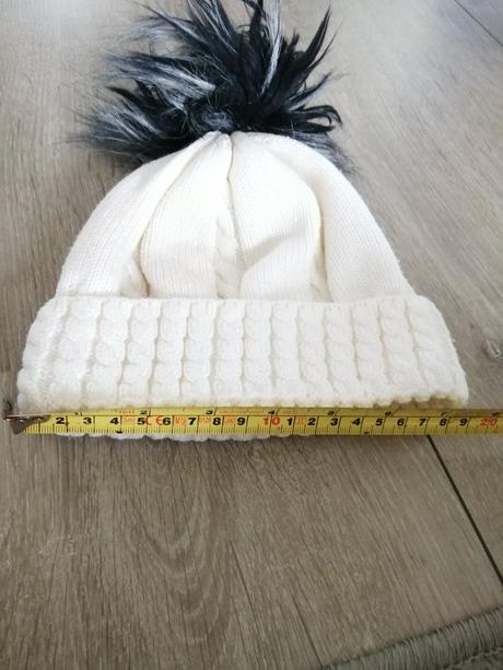 Zimná čiapka s brmbolcom, 122