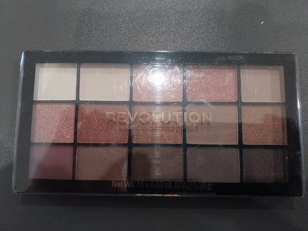 Revolution paletka očných tieňov, 