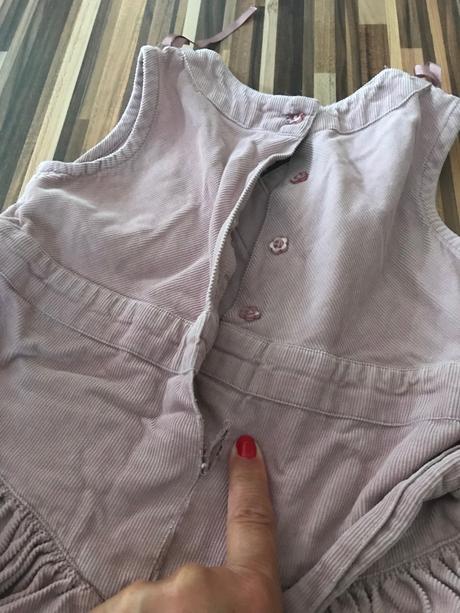 Menšestrove šaty, 110