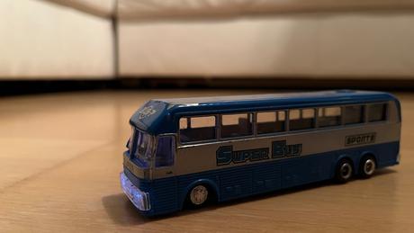 Kovový autobus so svetlom a zvukom, 