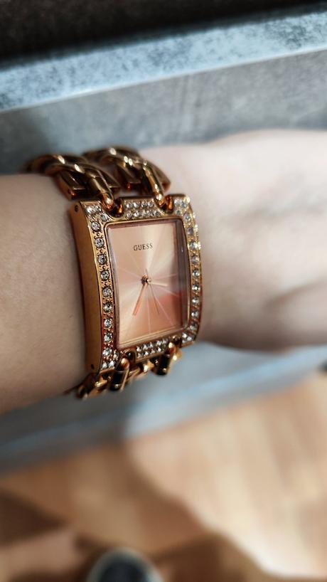 Guess hodinky medené, guess