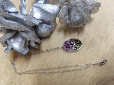 Prívesok z brúseného skla z retiazkou,