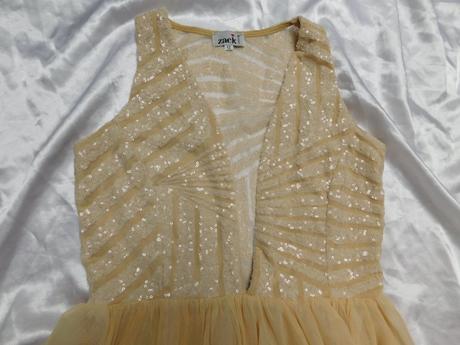 Velmi pekne šaty na slavnost, 38