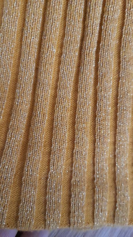 Horčicovo žltá čiapka so striebornou nitkou, 