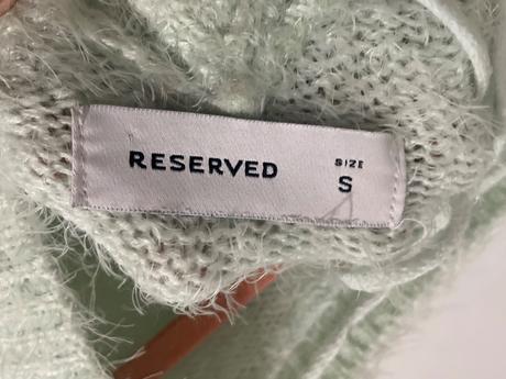 Príjemný svetrík, reserved,s