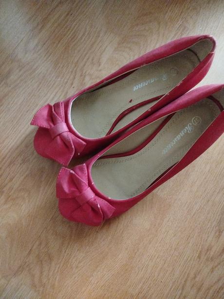 Červené lodičky, 37