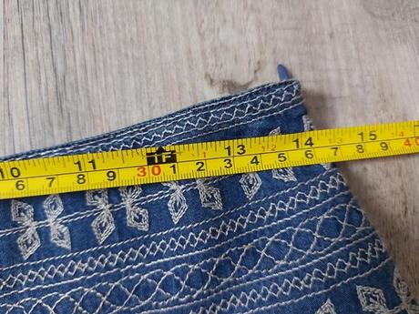 Modra vysivana sukna denim. vzhladu, s