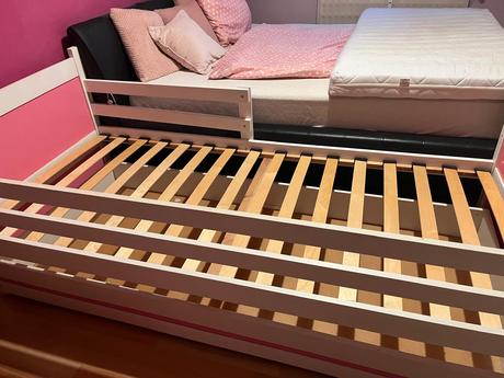 Darujem za odvoz krásnu dievčenskú posteľ, 