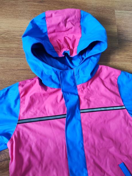 Pogumovaná bunda, 104