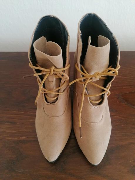 Úžasné členkove topánky, 37