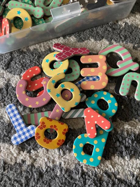 Abeceda farebné magnetky 100ks, 