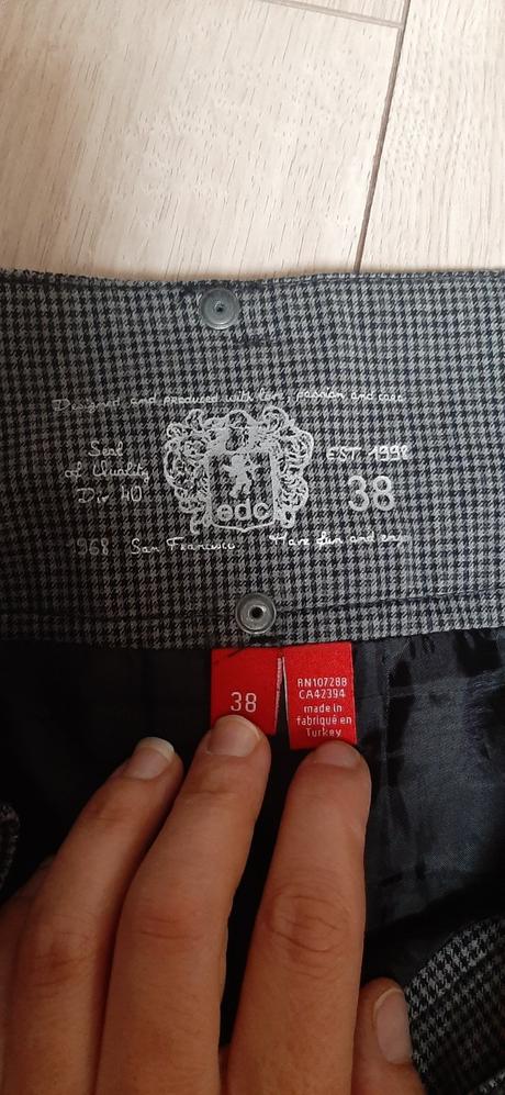 Dámska skladané sukna, 38