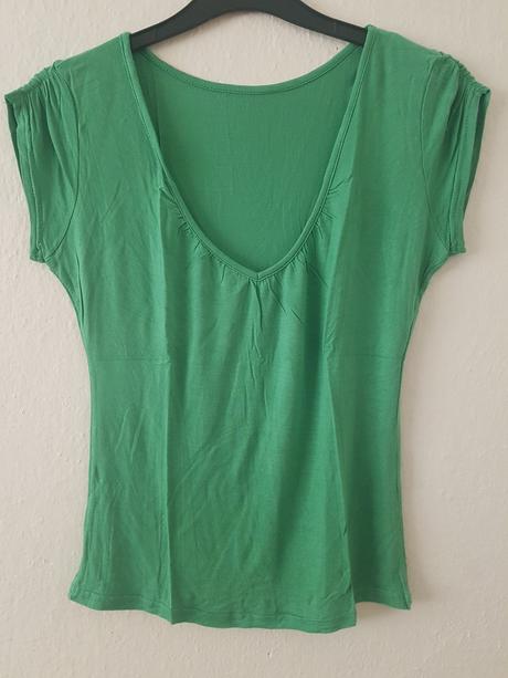Zelene elasticke tricko - velky vystrih, s