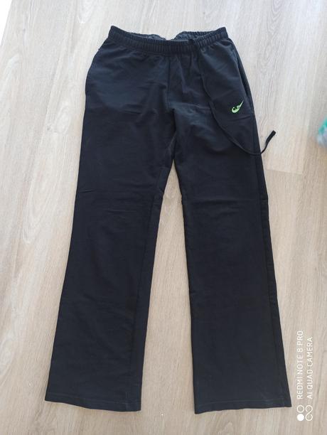 Čierna sukňa pre dámy, 38