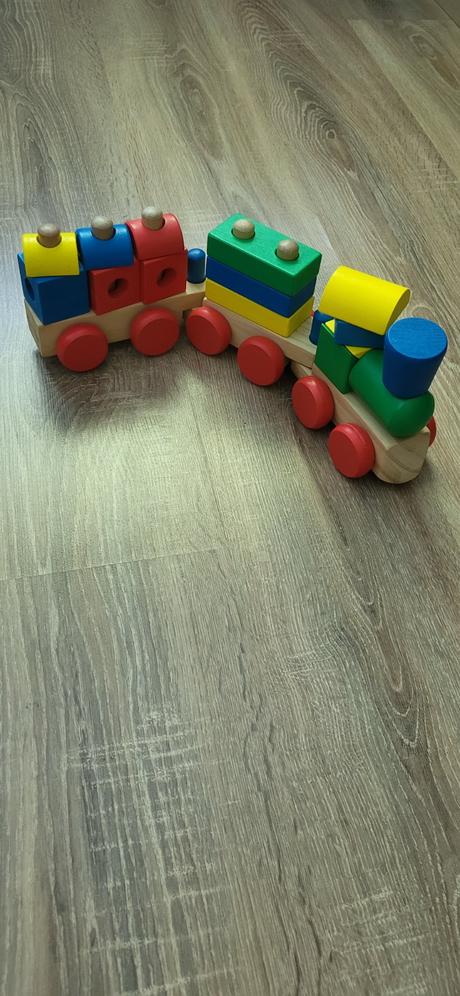 Dreveny vlačik z kociek, 