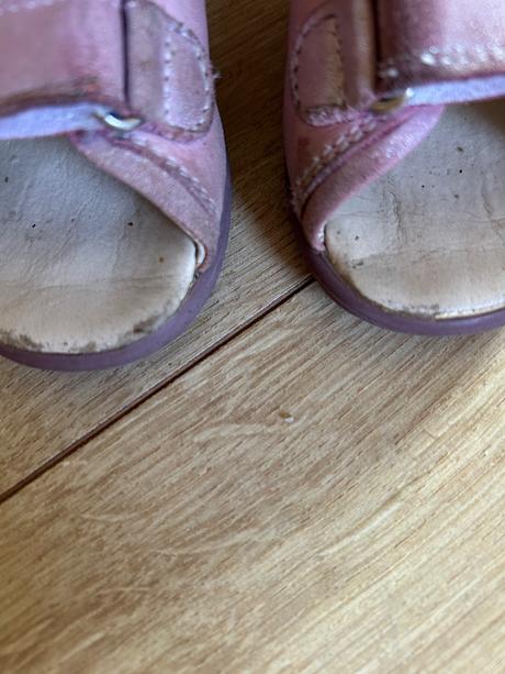 Supinaované kožené sandáliky, 23