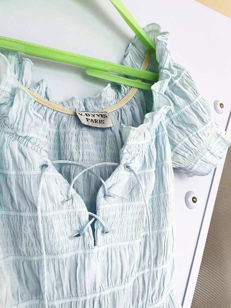 Romantická šnurovačka, s