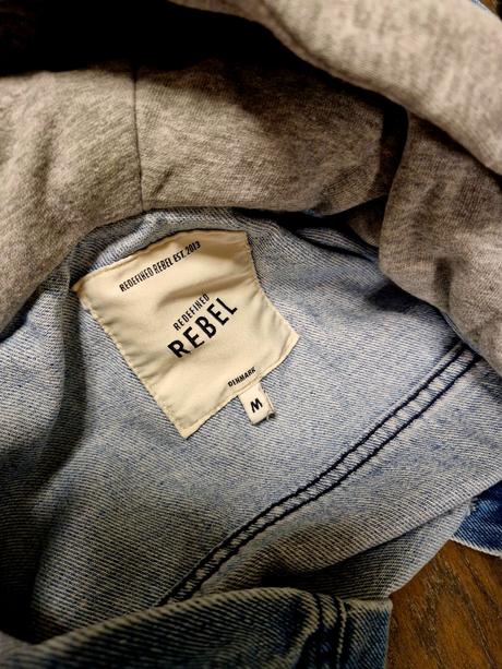 Perfektna stylova riflova bunda s prvkami mikiny m, rebel,m