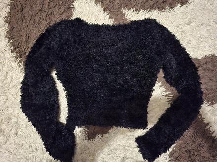 Krátky chlpaty pulovrik, s