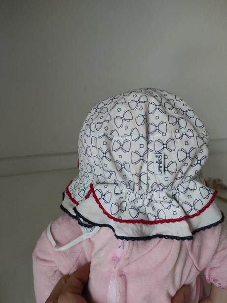 Klobúčik so zaviazaním, 74