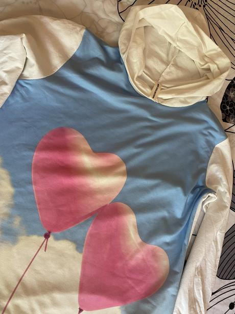 Šaty s kapucou a aplikáciami new collection uni v.,