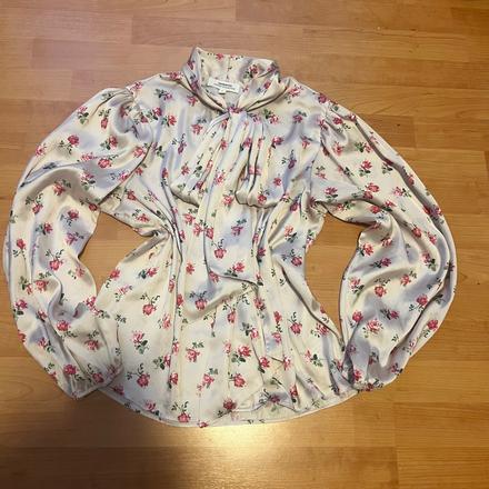 Krásna saténová blúzka, reserved,m