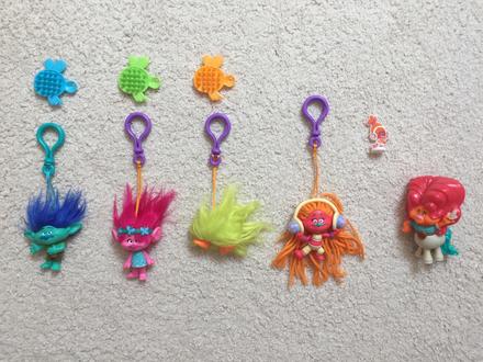 Postavicky trollovia - 5ks + knizka na cely rok,