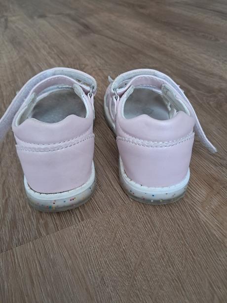 Sandálky, 25