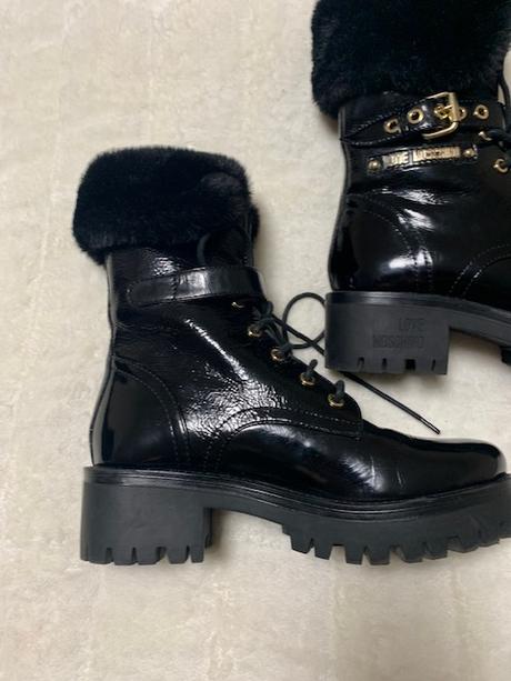 Lakované kožené workery love moschino originál, 39