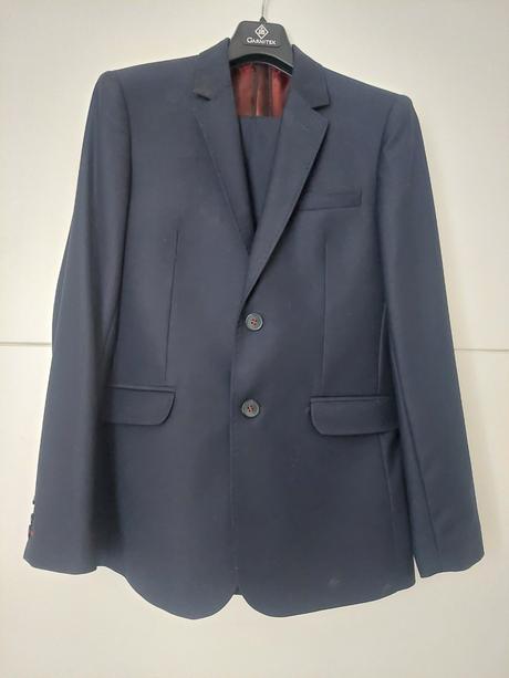 Chlapčenský oblek, 158