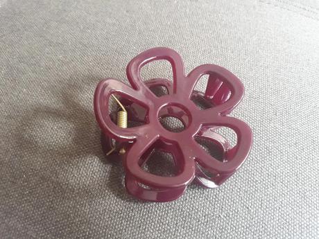 Stipec do vlasov v tvare kvetu, 