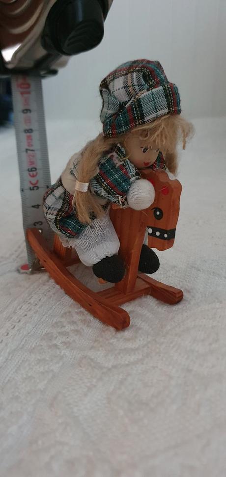 Predam hojdaciu babiku na konikovi vysoku cca 10cm, 