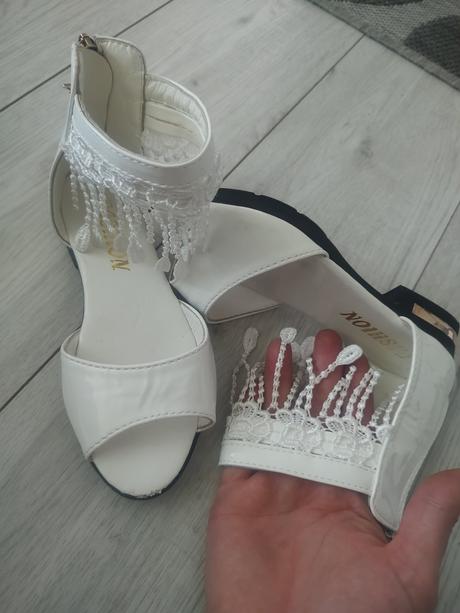 Krásne sandálky, 31