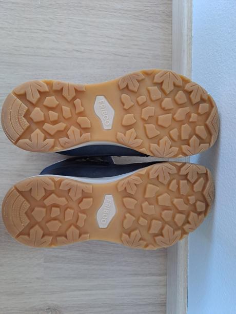 Snehule bez známok nosenia, 35