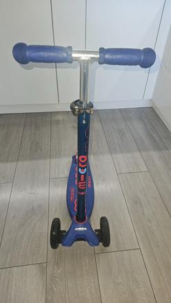Blikajuca svietiaca kolobezka micro maxi deluxeled, micro
