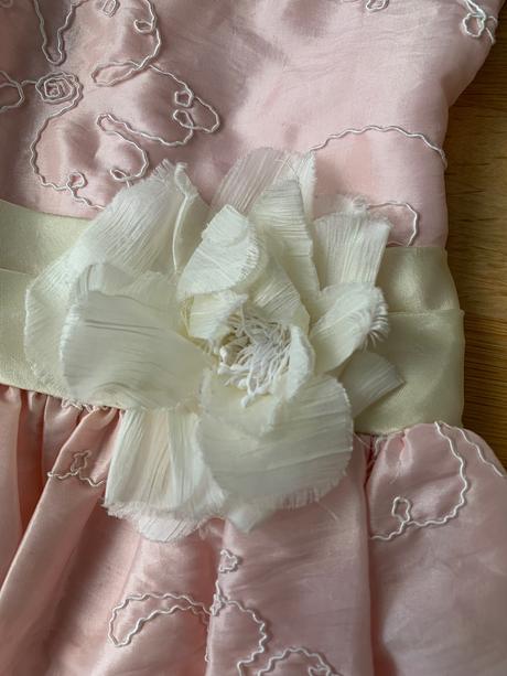 Slávnostné šaty, 98