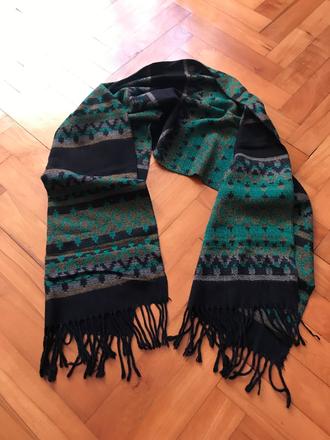 Hrubý široký šál, 