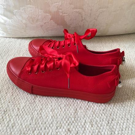 Červené plátené tenisky s bielou perlou, 37