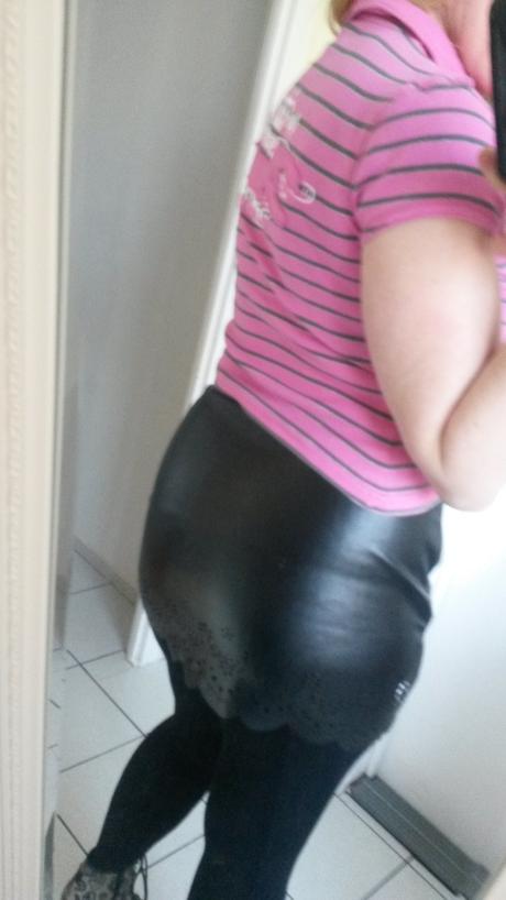 Zaujímavé tričko s nápisom na chrbte xs, xs