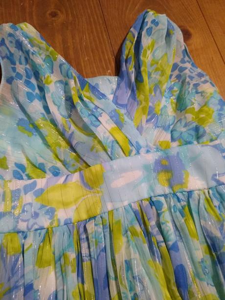 Slávnostné šaty, 128