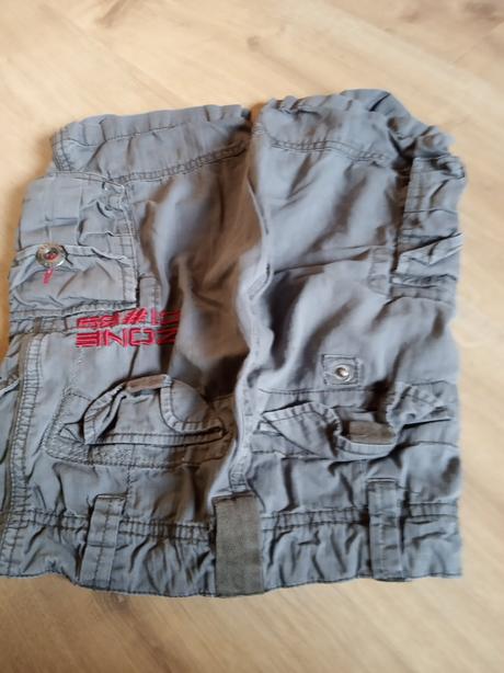 Kraťasy, kenvelo,104