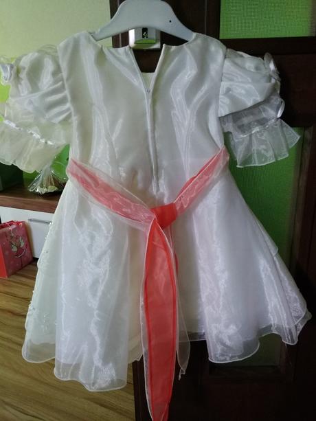 Dievčenské šaty, 110