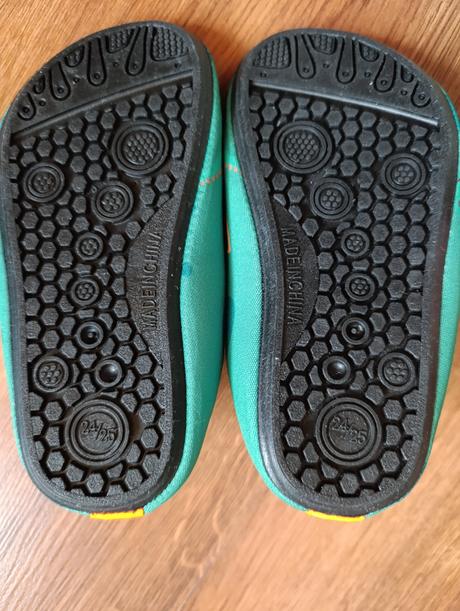 Topánky do vody, 24