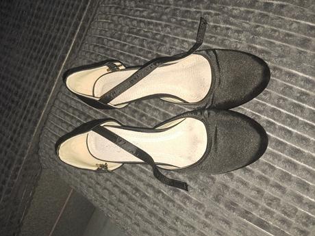 Tanečné topánky, 37