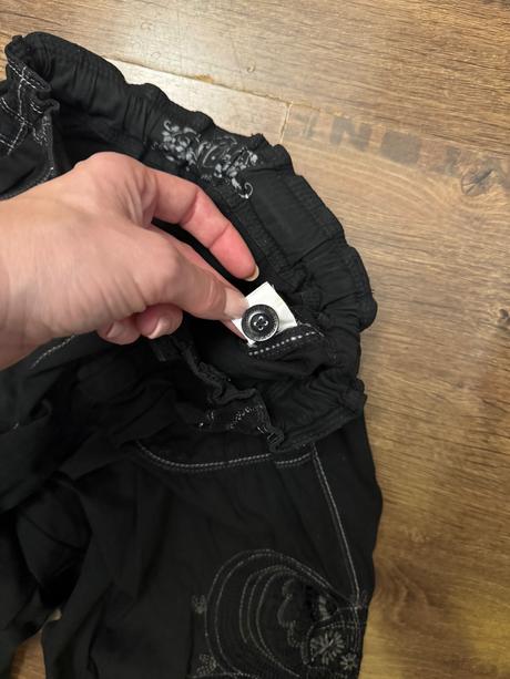 Čierne nohavice s aplikáciou, cherokee,xs