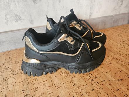 Tenisky na platforme, 38