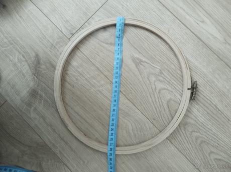 Nikty na vyšívanie, dózy, kruh, 