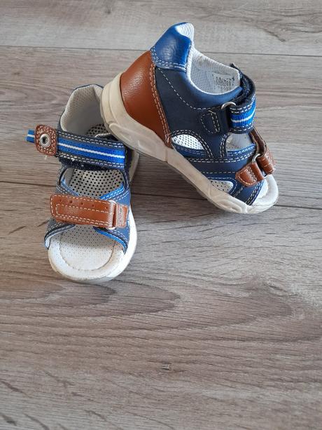 Sandálky z deichmannu, 22